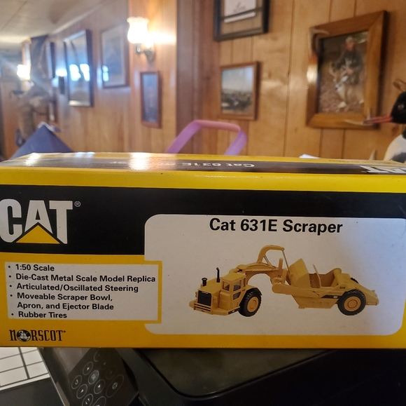 1/50 scale Cat 631E Scraper - Picture 2 of 2